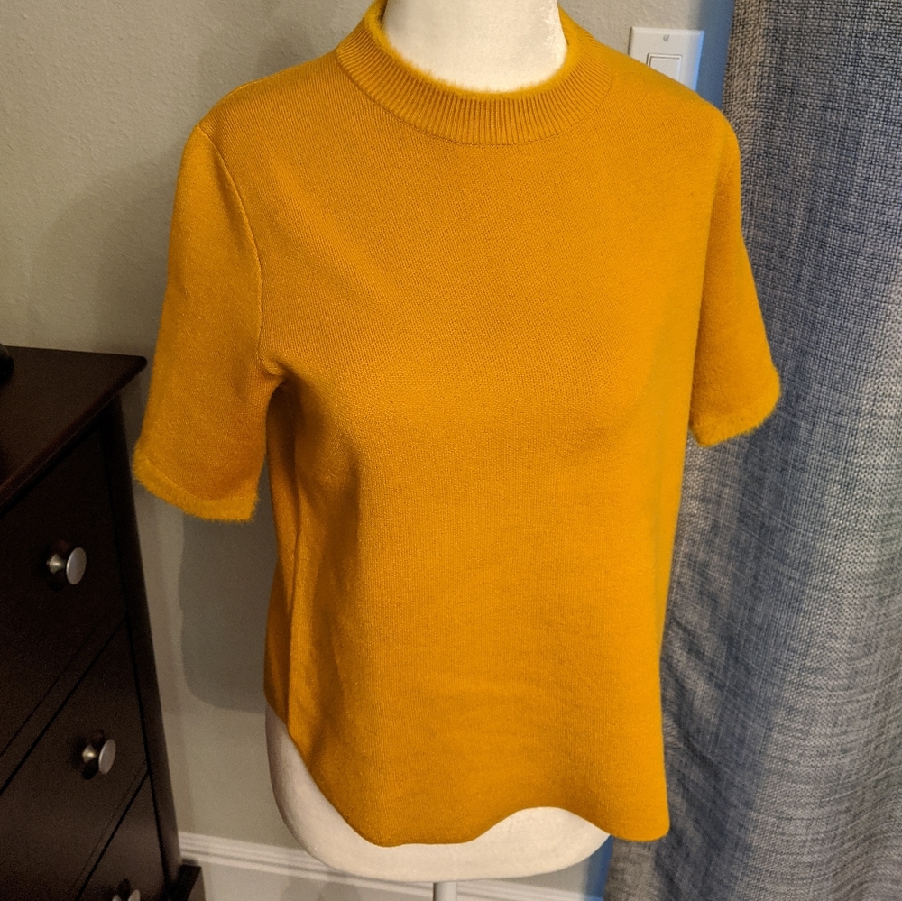 Short-sleeved mustard sweater